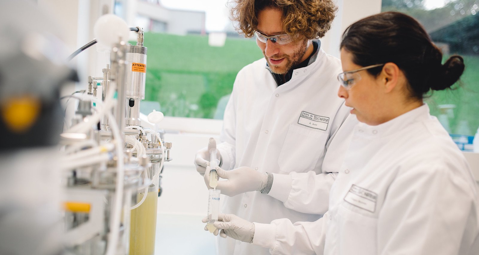 Imagem destacada - Executivos de grandes alimentos superam startups e puxam alta de 69% no uso de IA