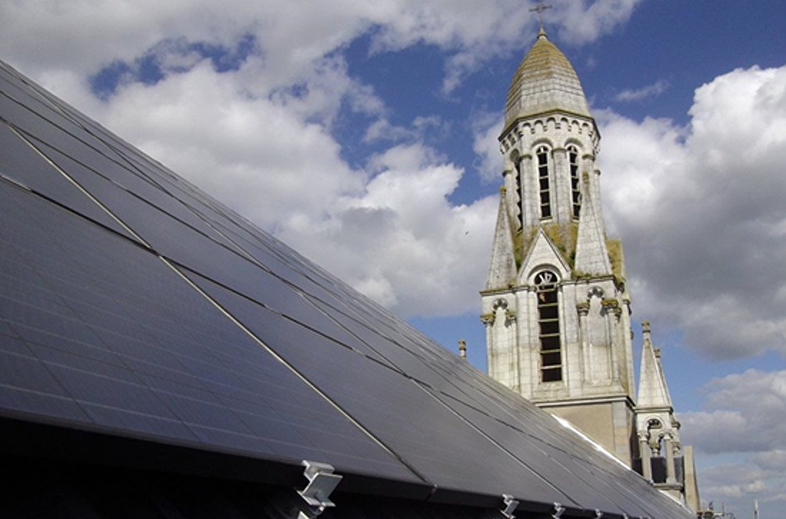 Imagem destacada - Solarpro apresenta estrutura de fixação em aço sem perfuração para telhados com painéis solares