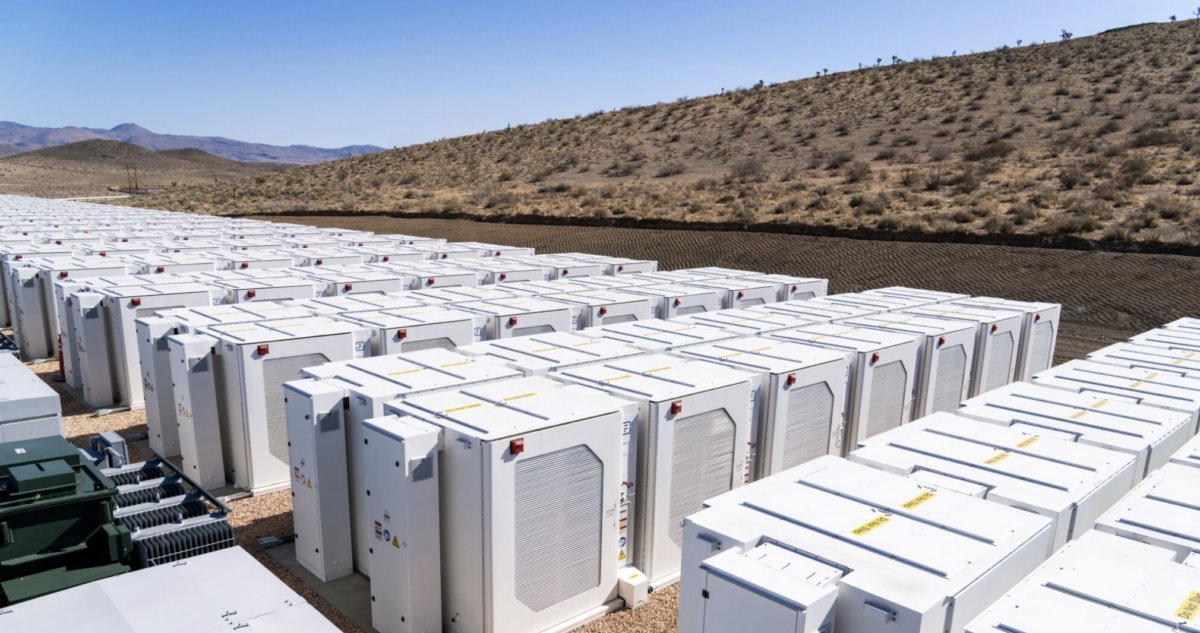 Imagem destacada - Queda no preço das baterias torna viável a energia solar despachável, indica Ember