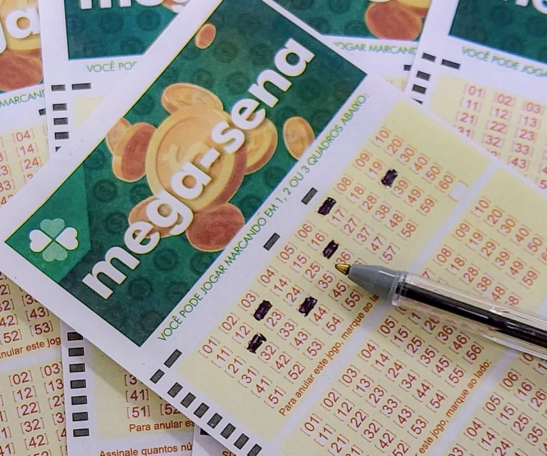 Mega-Sena acumula e prêmio principal vai para R$ 12 milhões