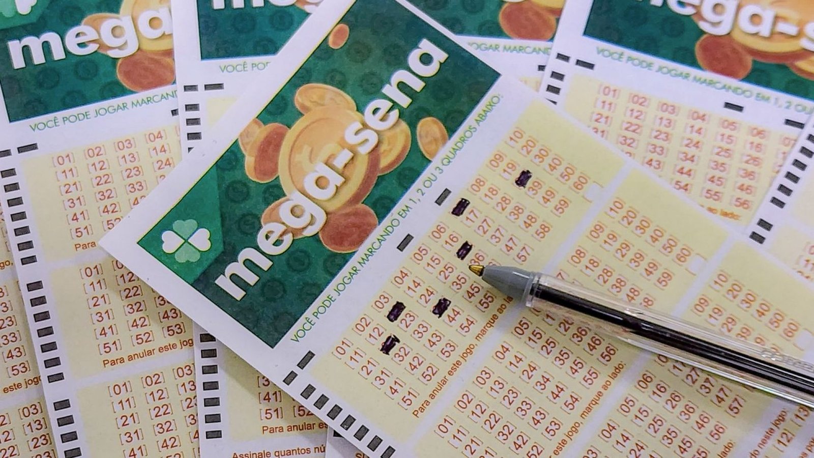 Mega-Sena acumula e prêmio principal vai para R$ 12 milhões