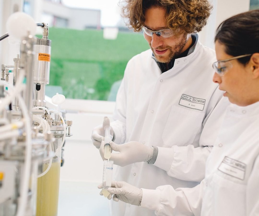 Imagem destacada - Executivos de grandes alimentos superam startups e puxam alta de 69% no uso de IA