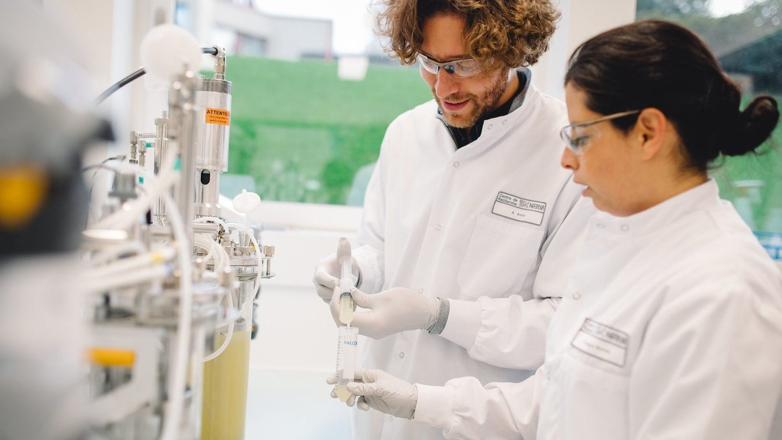 Imagem destacada - Executivos de grandes alimentos superam startups e puxam alta de 69% no uso de IA