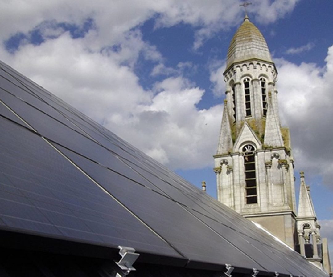 Imagem destacada - Solarpro apresenta estrutura de fixação em aço sem perfuração para telhados com painéis solares