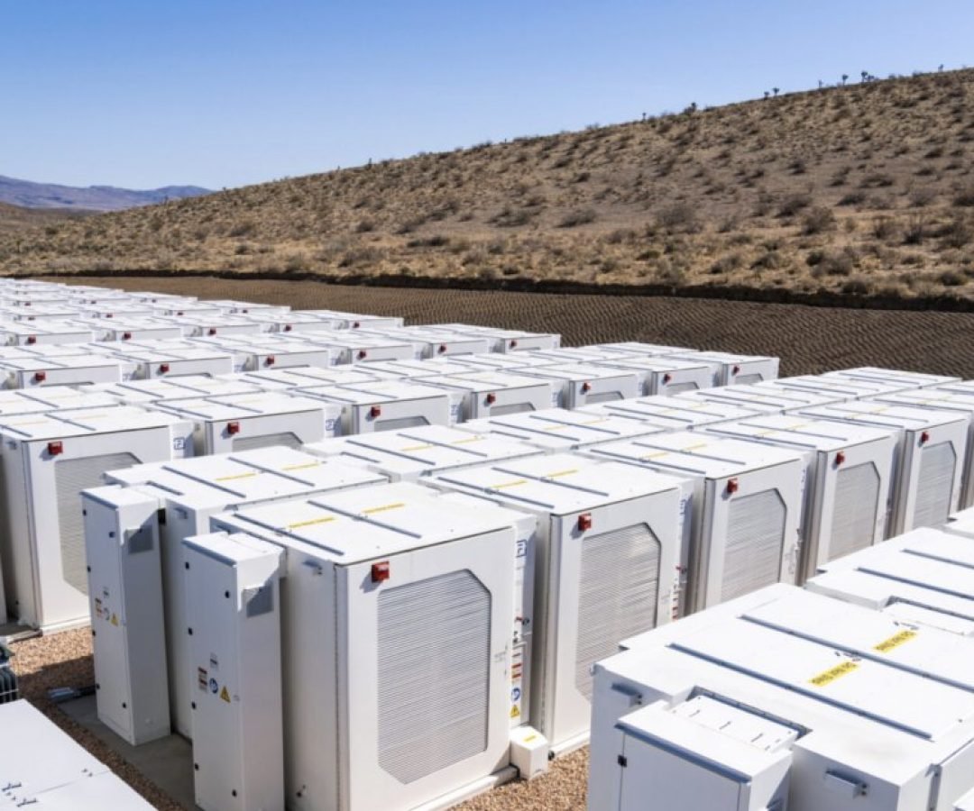 Imagem destacada - Queda no preço das baterias torna viável a energia solar despachável, indica Ember