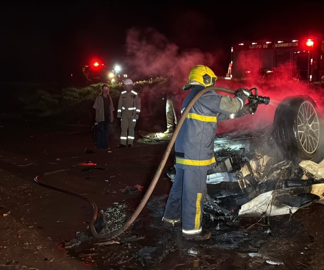 Porsche ficou totalmente destruído