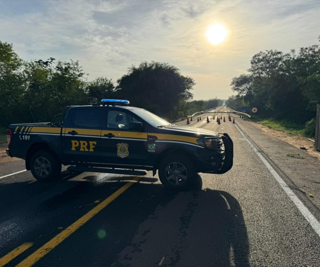 Interdição Total: Ponte sobre o Rio Piquiri na BR-272 Foto:PRF